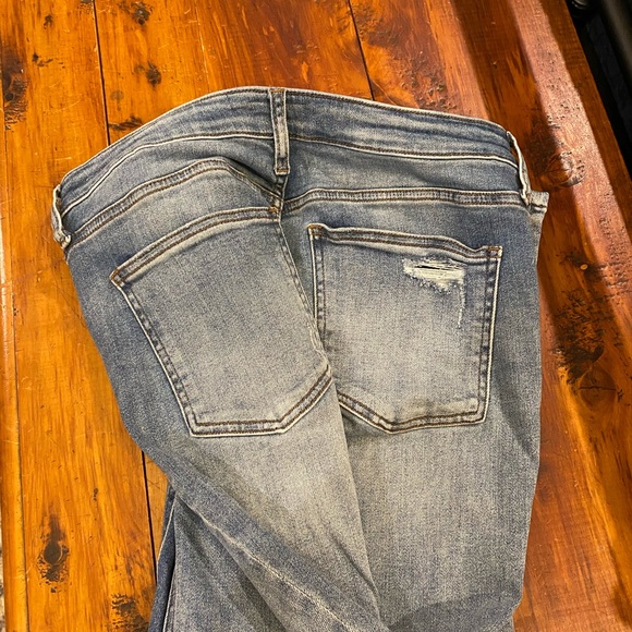 KUT Rachael Mom Jean w/embellished pocket - Picture 7 of 7